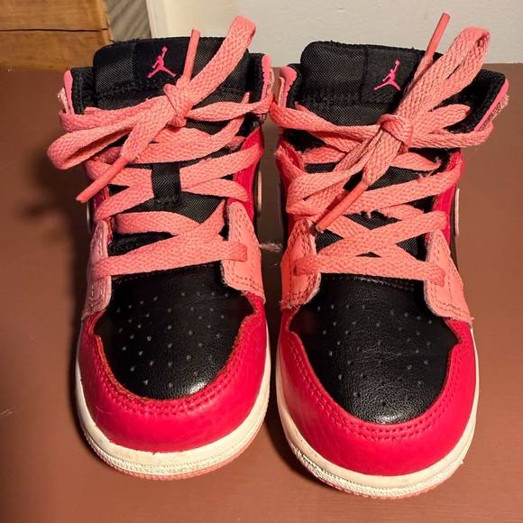 Toddler Black and hot pink Jordan 1’s - Picture 1 of 6